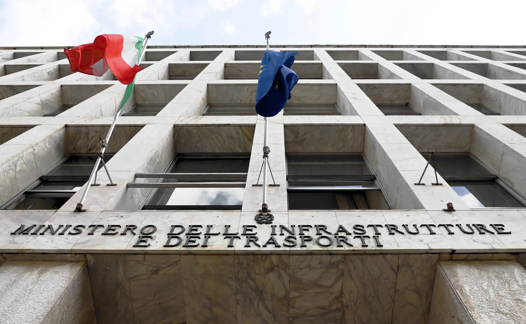 Mit “Avanti con il processo di digitalizzazione e cloud”