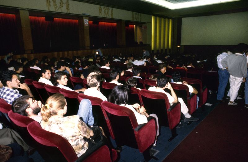 Consumi culturali, cinema e attività dal vivo a livelli pre-Covid: i dati Confcommercio