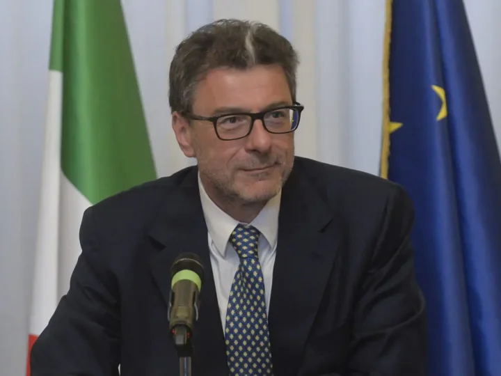 Via libera al nuovo Dfp, Giorgetti “Viviamo circostanze totalmente eccezionali. Pil 2026-2027 da 0,7% a 0,6%”