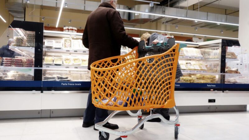 Consumi, nuovo stop a marzo: -1,3% sotto il peso delle tensioni globali e della guerra in Medio Oriente