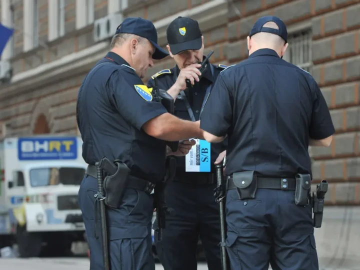 Traffico di migranti, 9 arresti tra Bosnia e Croazia sulla rotta balcanica