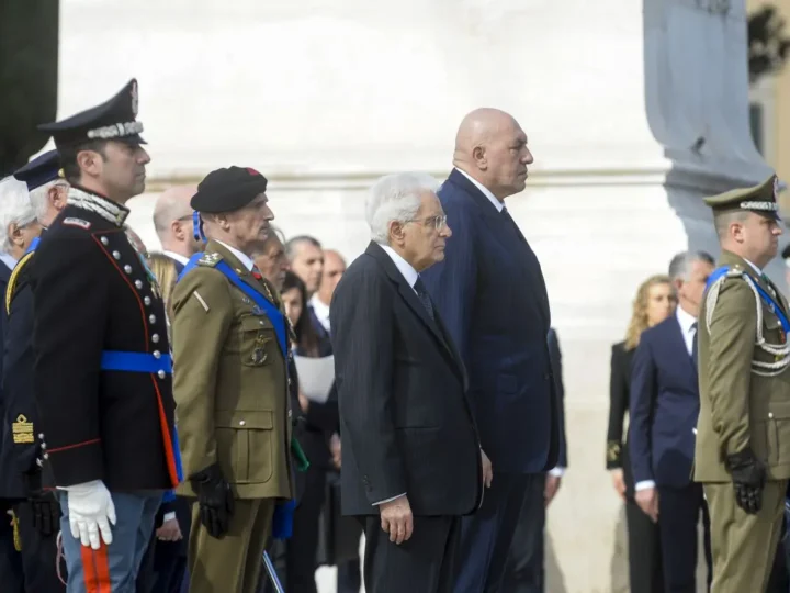 25 Aprile, Mattarella depone corona di alloro all’altare della Patria
