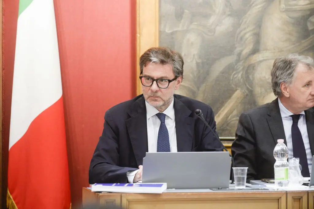 Patto di stabilità, Giorgetti “Difficile sostenere clausola che esclude spese difesa”