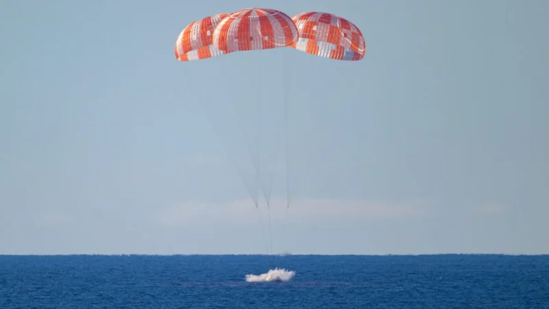 Artemis II, missione compiuta: gli astronauti rientrano sulla Terra. L’ammaraggio nell’oceano Pacifico