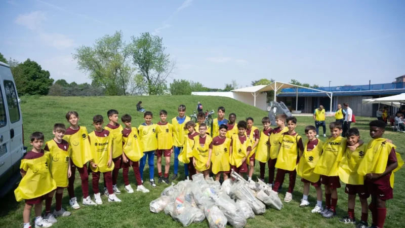 Suzuki, 100 kg di rifiuti raccolti nel parco Colonnetti insieme al Torino FC