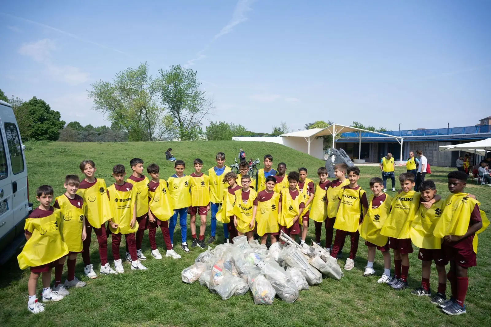 Suzuki, 100 kg di rifiuti raccolti nel parco Colonnetti insieme al Torino FC