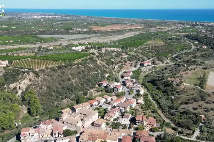 Gdf sequestra complesso turistico nel Cosentino, danno erariale da 30 milioni