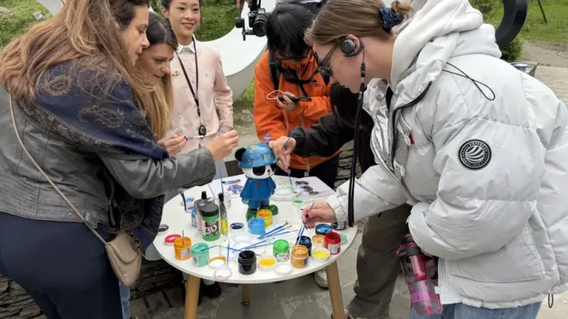 Cina, giovani di tutto il mondo scoprono l’armonia tra uomo e natura nel Sichuan