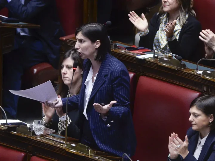 Schlein “Governo Meloni vive chiuso nel palazzo, no a larghe con intese con FI”