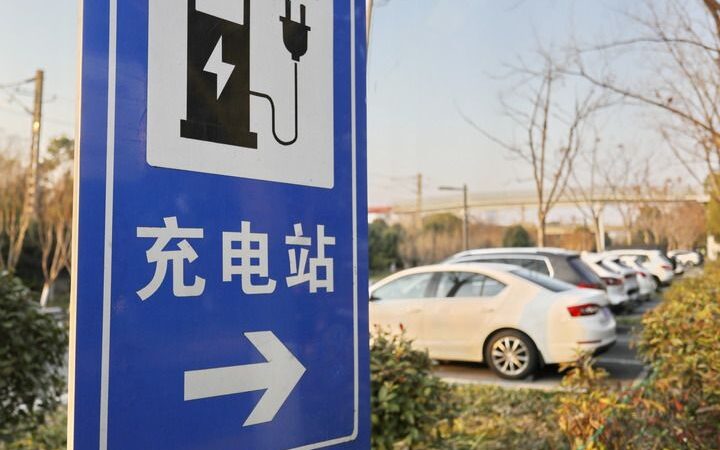 Cina, in crescita il numero delle stazioni di ricarica per veicoli elettrici