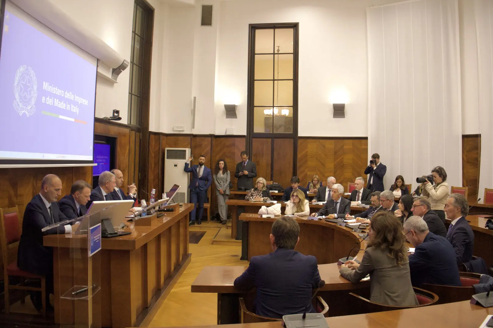 Urso e Lollobrigida incontrano Gdo e filiera, un tavolo tecnico per la trasparenza sui prezzi