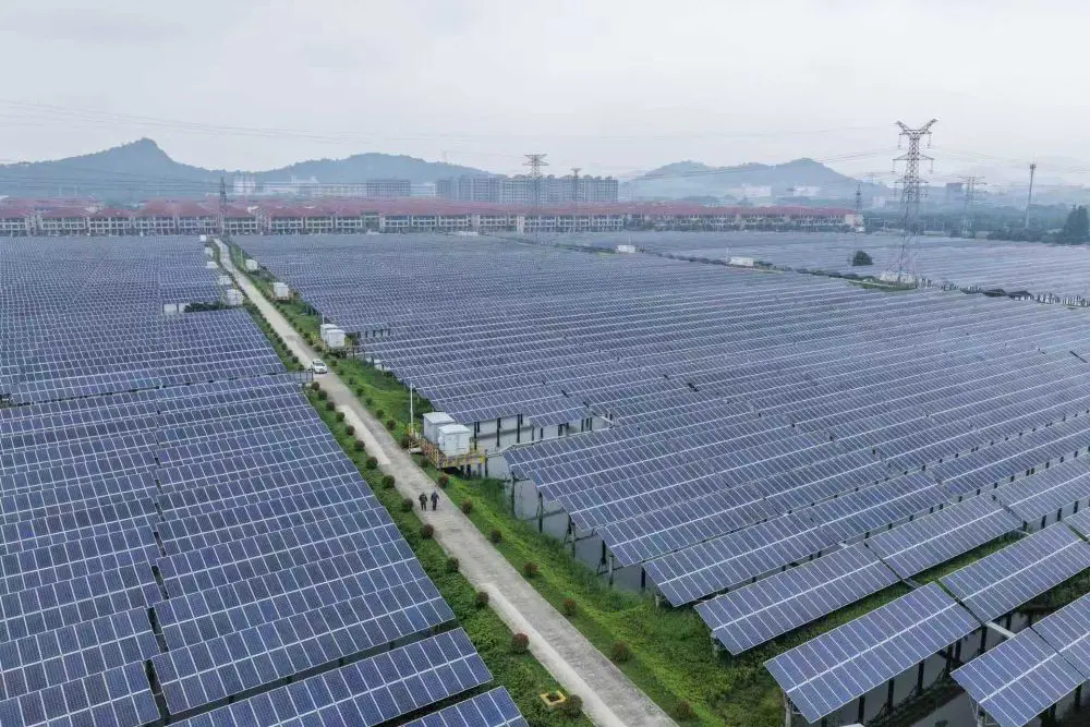 Cina, un piano triennale contro consumo energetico ed emissioni CO2