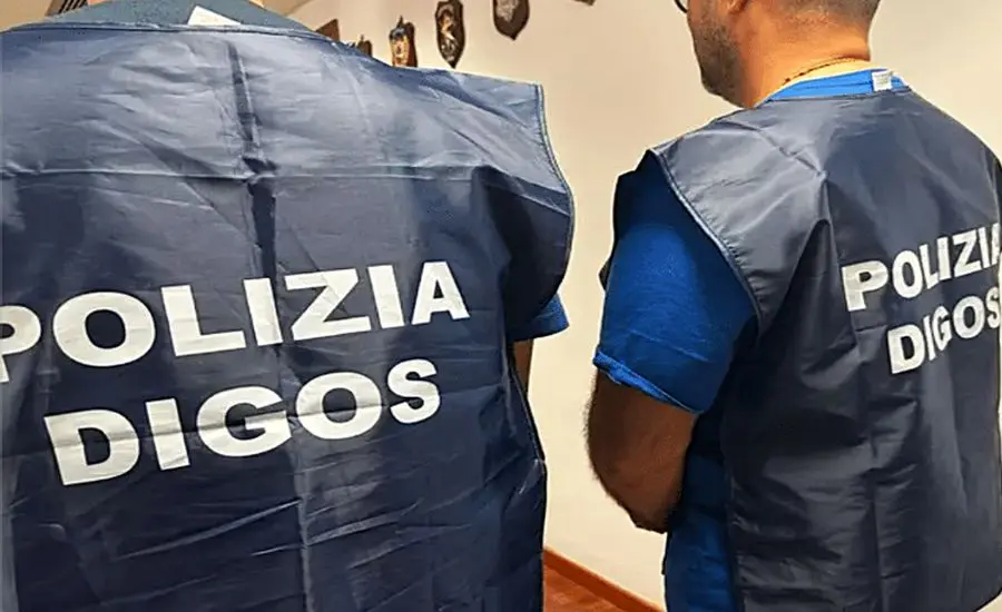 Materiale jihadista e manuali per fabbricare armi, arrestato 16enne