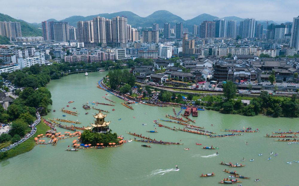 Cina, previsti 83 mln di spostamenti in treno per il Dragon Boat Festival