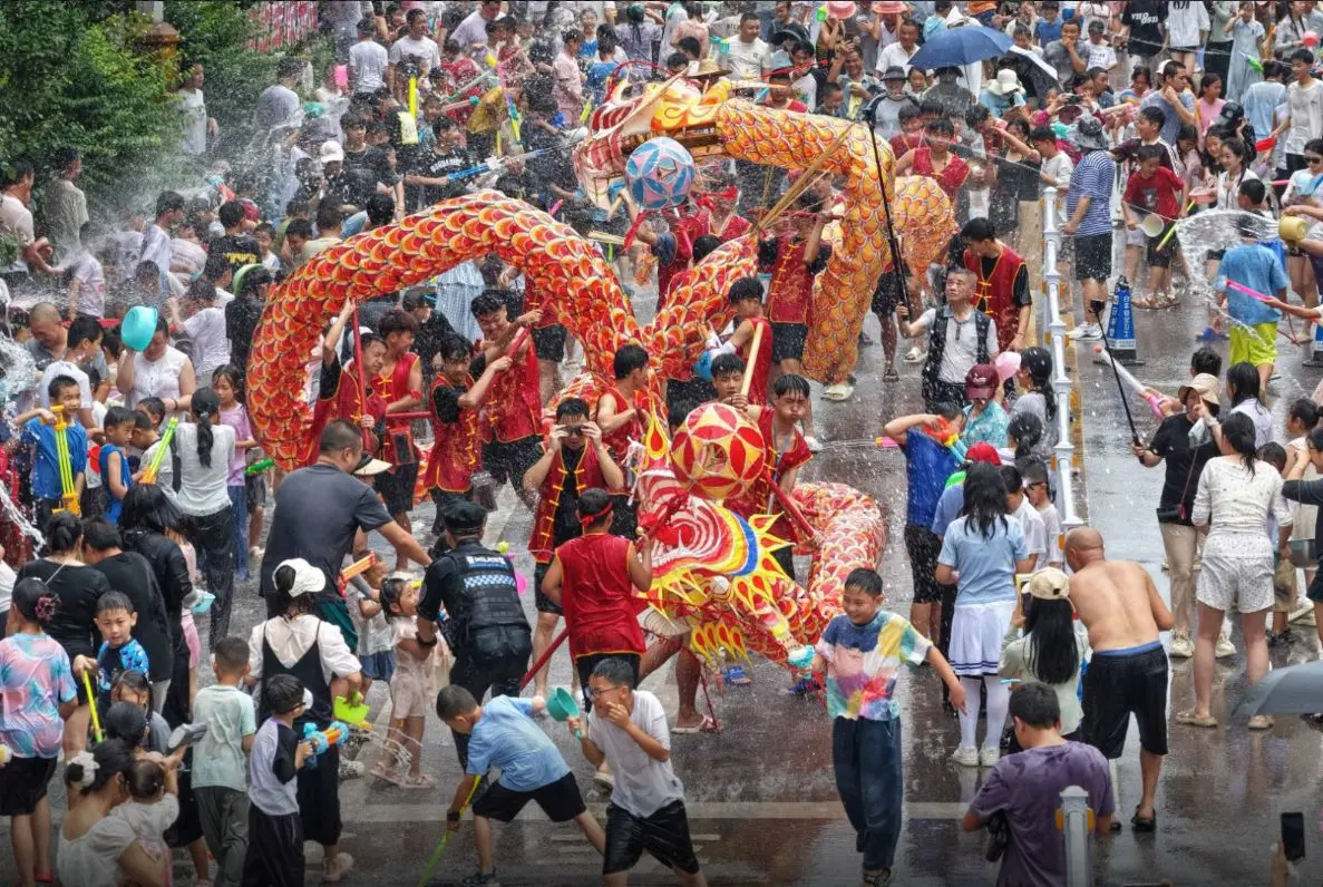 Dragon Boat Festival, a Pechino 8,4 mln di visite turistiche durante le vacanze