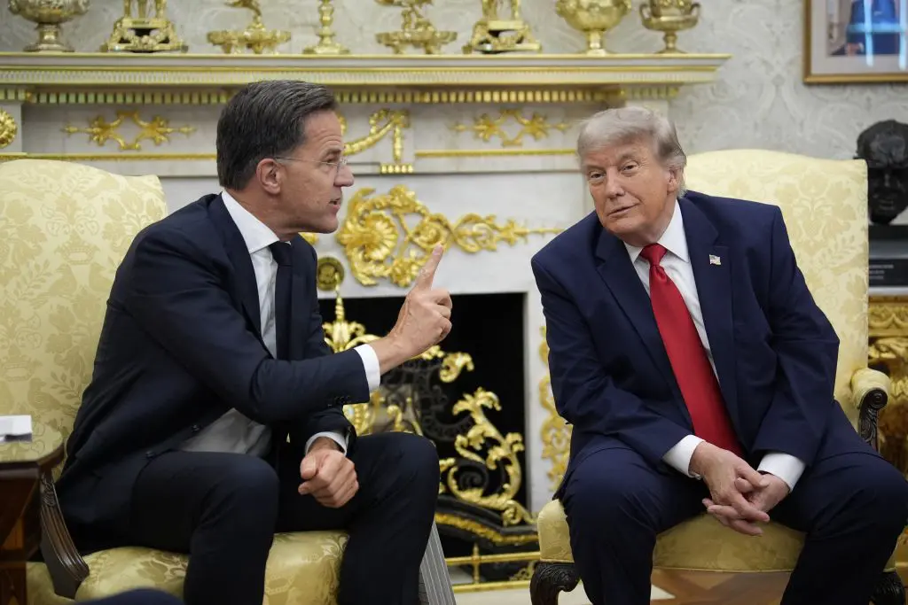 Nato, Rutte elogia Trump “Leader mondo libero”, ma presidente Usa attacca l’Italia