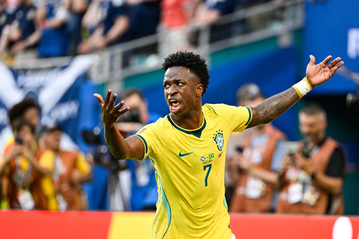 Vinicius trascina il Brasile al primo posto nel girone C, 3-0 alla Scozia