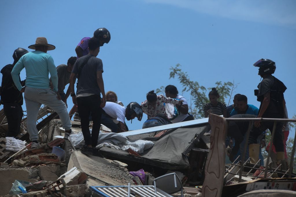 Venezuela, salgono a 235 i morti, 4.300 i feriti. 70mila famiglie senza tetto