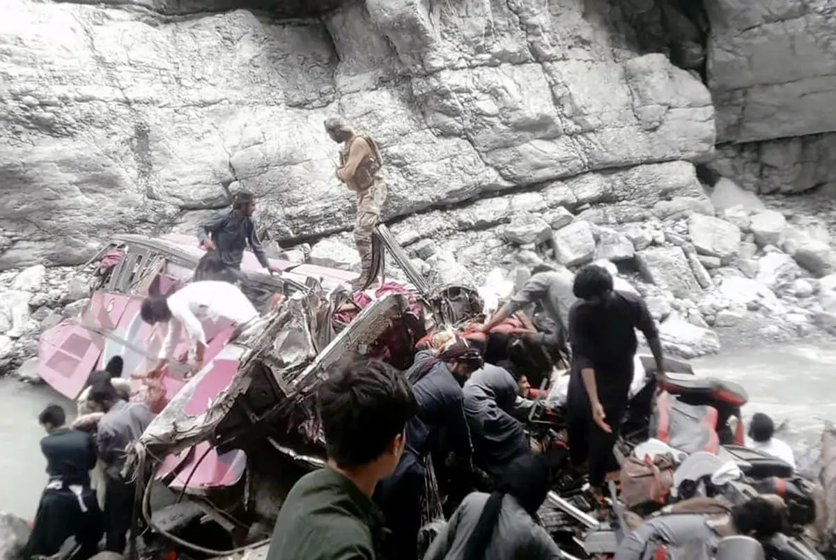Bus precipita in un burrone in Pakistan, almeno 40 morti