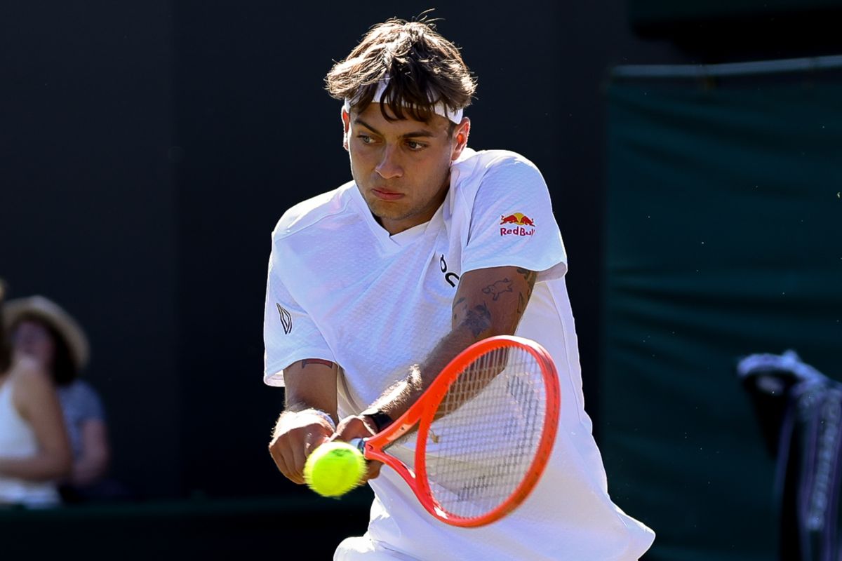 Cobolli piega Khachanov in 5 set e vola agli ottavi di Wimbledon