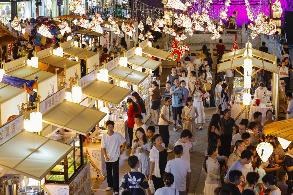 Cina, obiettivo 60.000 miliardi di yuan di vendite al dettaglio entro il 2030