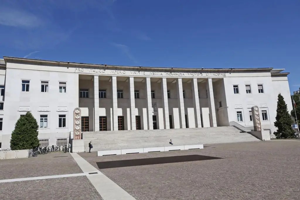 Crolla parte edificio Tribunale a Bolzano