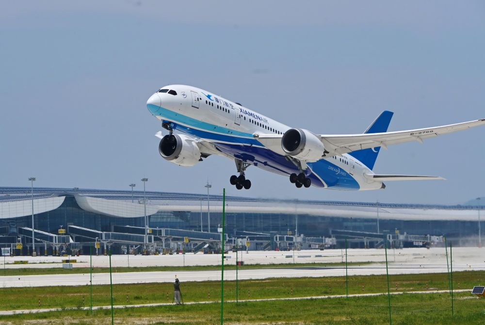 Cina, cresce traffico aereo passeggeri internazionale, in un anno +5,7%