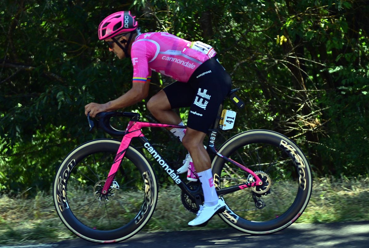 Al Tour Carapaz vince la 18^ tappa, Pogacar saldamente in maglia gialla