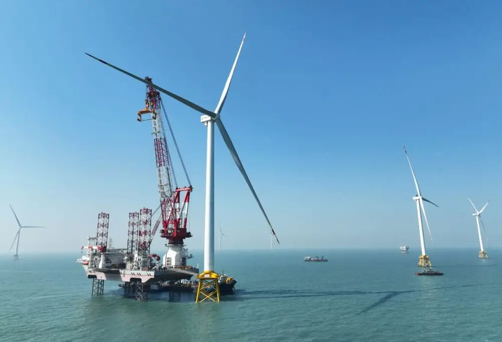 Cina, in funzione la prima piattaforma eolica galleggiante da 16 MW
