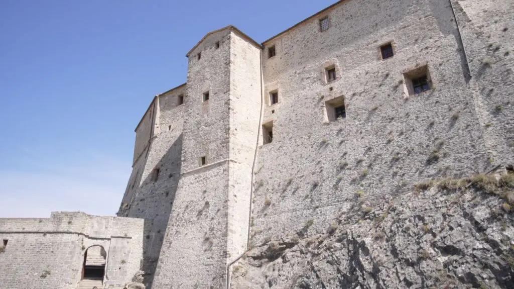 La fibra di Open Fiber abilita l’albergo diffuso nel borgo riminese di San Leo
