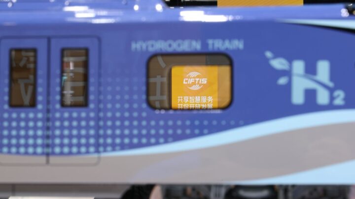 In Cina cresce il commercio di servizi, l’export trainato da viaggi e trasporti