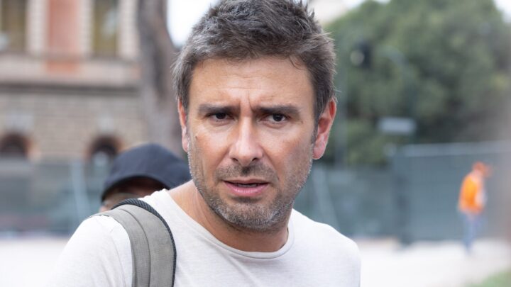 Rinviato il rientro di Alessandro Di Battista in Italia, è stato operato a Cuba