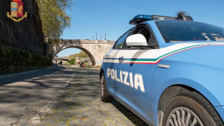 Si libera del braccialetto e incendia negozio ex compagna, arrestato a Roma