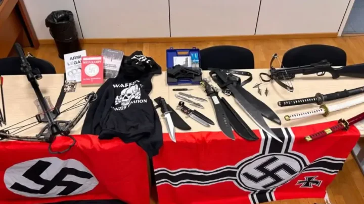 Trovato con manuali per ordigni e attentati terroristici, arrestato 17enne