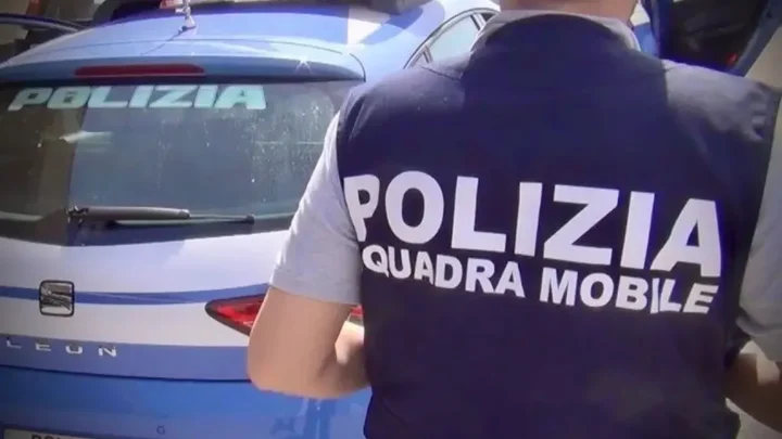 Sequestrato e picchiato per costringerlo a dare denaro, 9 arresti a Brescia