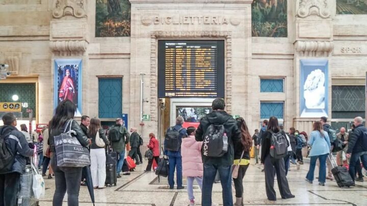 Al via lo sciopero generale. Si fermano scuola, treni e sanità