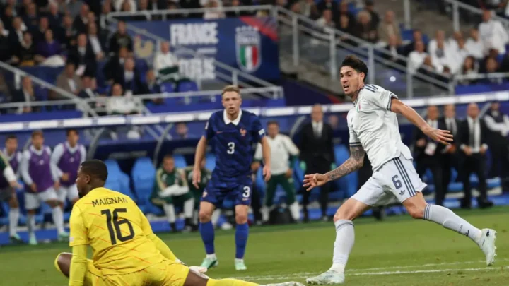 Bastoni risponde alla magia di Olise, Francia-Italia 1-1