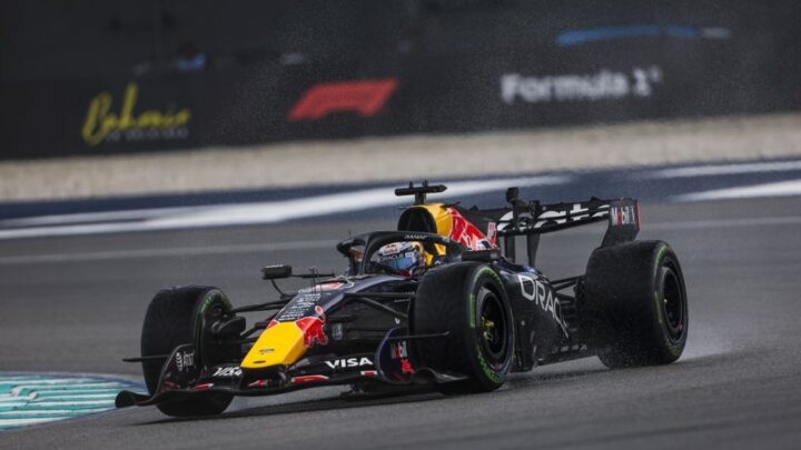 Verstappen vince il GP del Bahrain davanti ad Antonelli, terzo Hamilton
