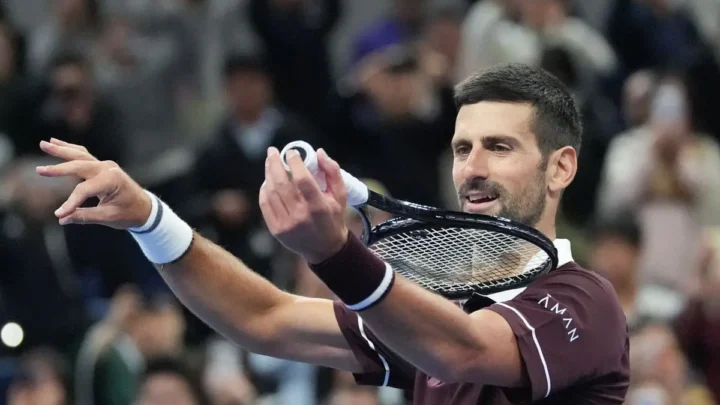 Djokovic vola in finale a Pechino, Medvedev squalificato