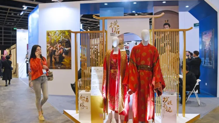 I turisti diventano attori di fiction nella “Hollywood cinese” di Hengdian