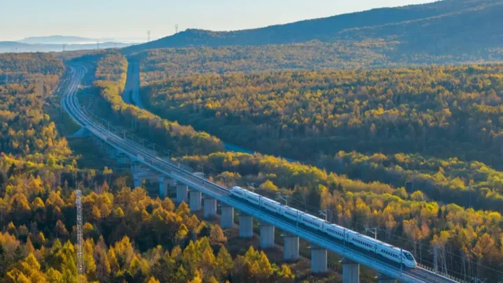La Cina presenta un piano per l’innovazione sci-tech del settore ferroviario