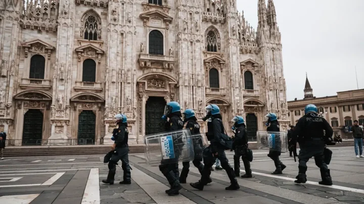 Allarme cortei, oltre 150 perquisizioni a Milano, Monza e in altre 20 città